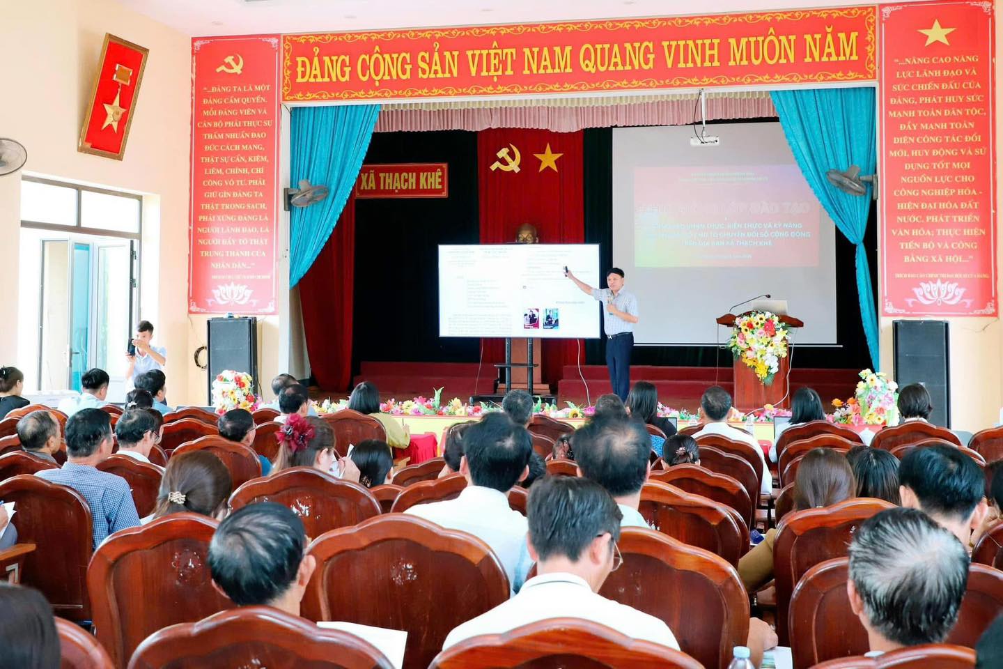 ĐÀO TẠO NÂNG CAO NHẬN THỨC, KỸ NĂNG CHUYỂN ĐỔI SỐ CHO TỔ CHUYỂN ĐỔI SỐ CỘNG ĐỒNG XÃ THẠCH KHÊ