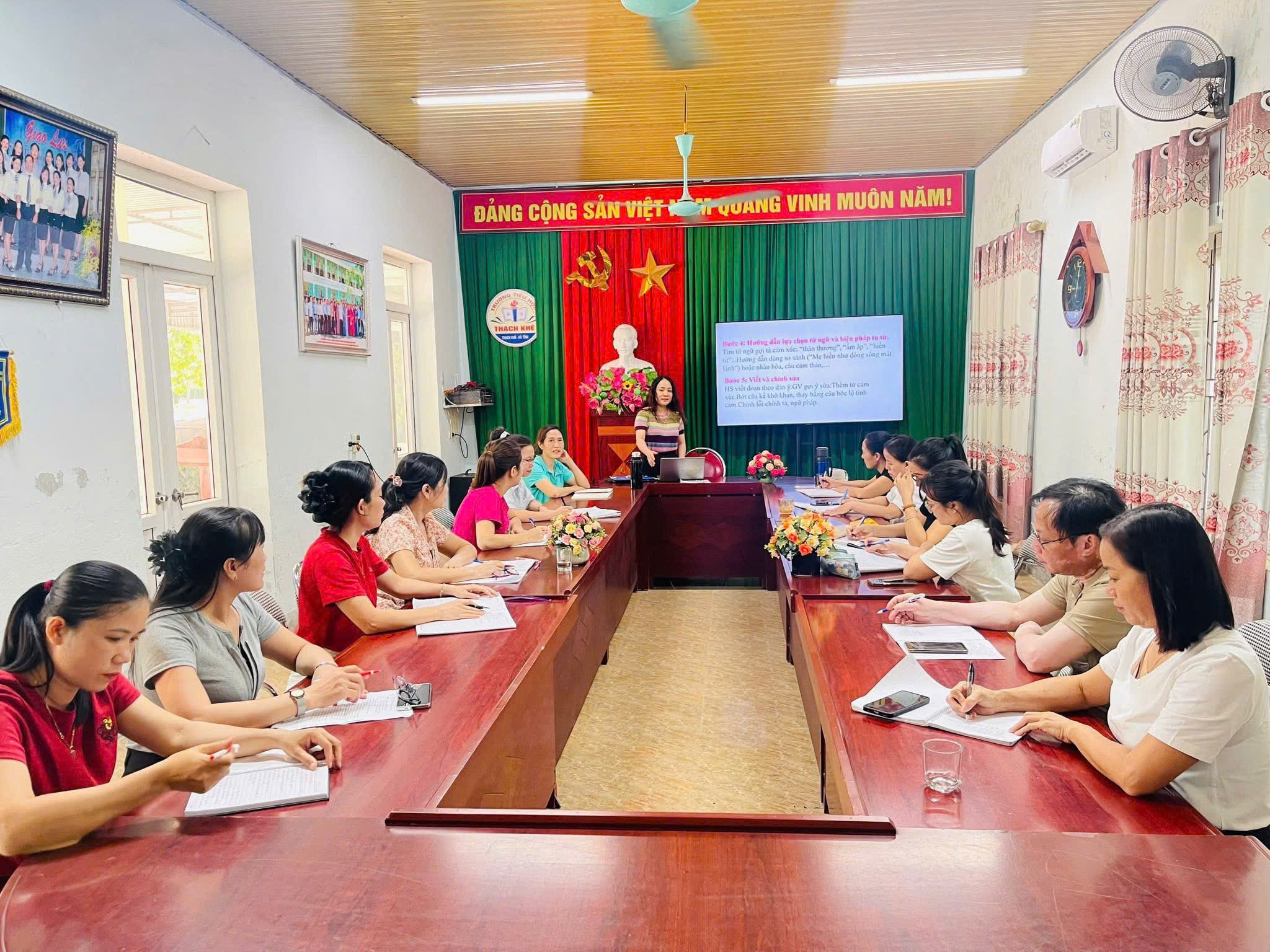 Trường Tiểu học Thạch Khê tổ chức các chuyên đề bồi dưỡng  chuyên môn chuẩn bị cho năm học mới 2025 - 2026