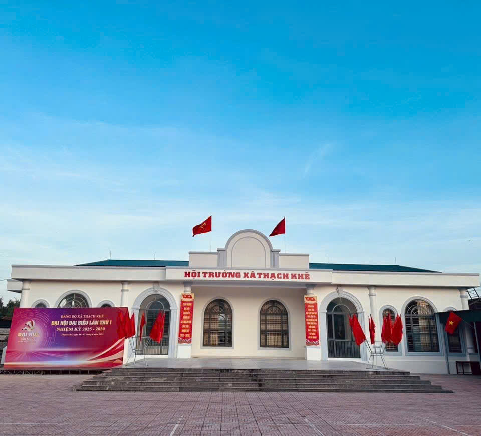 Rực rỡ cờ hoa - Sẵn sàng cho Đại hội đại biểu Đảng bộ xã Thạch Khê lần thứ I
