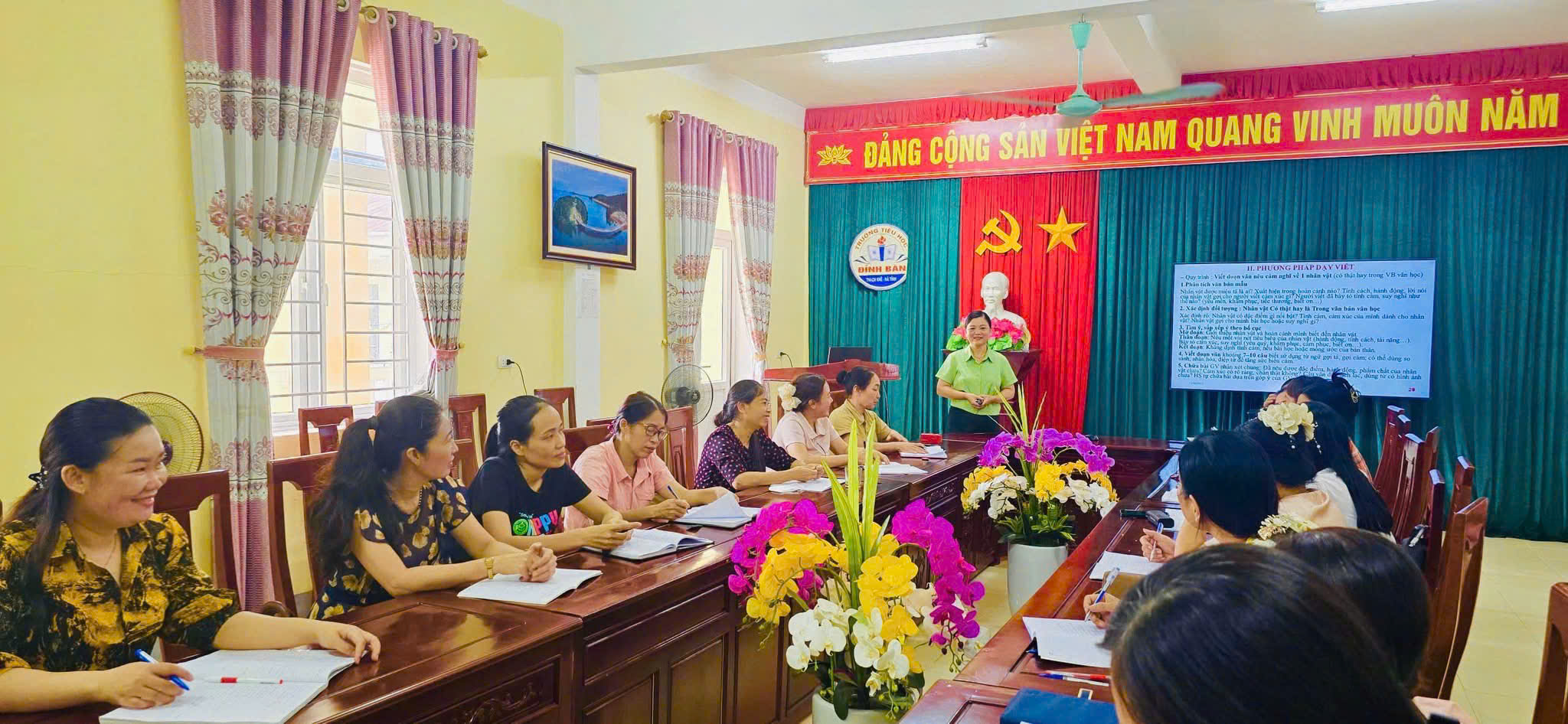 Trường Tiểu học Đình Bàn triển khai chuyên đề: Nâng cao hiệu quả dạy học tiếng Việt và xây dựng kế hoạch giáo dục chuẩn bị cho năm học mới