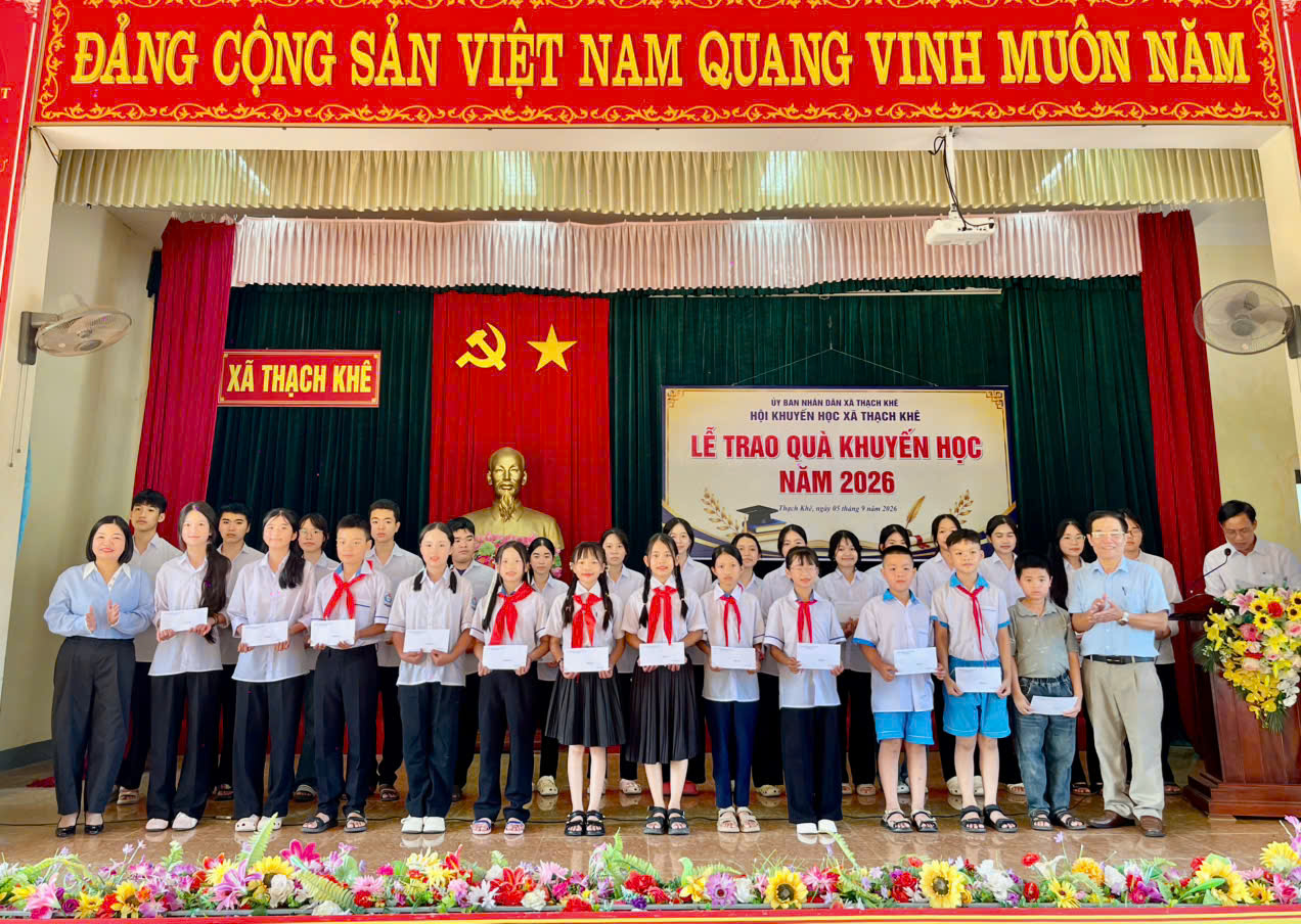 Thạch Khê, trao 93 suất quà khuyến học, tiếp sức cho những ước mơ