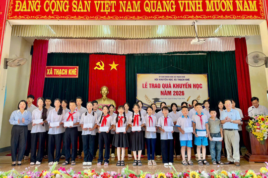 Thạch Khê, trao 93 suất quà khuyến học, tiếp sức cho những ước mơ 