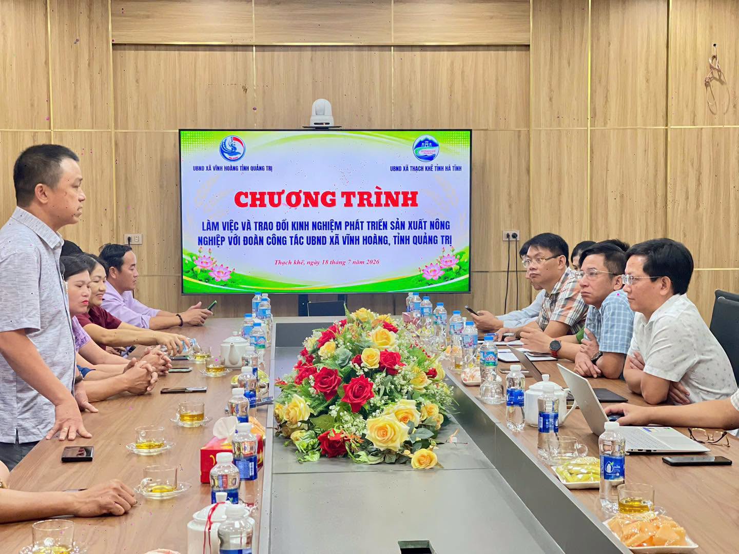 Thạch Khê và Vĩnh Hoàng (Quảng Trị) trao đổi kinh nghiệm phát triển kinh tế nông thôn