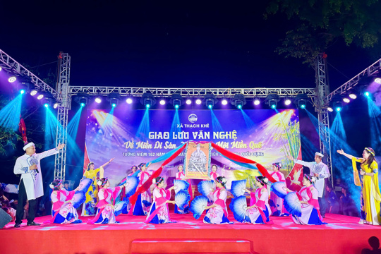 Đong đầy cảm xúc đêm giao lưu văn nghệ "Về miền di sản - Thắp sáng một miền quê"