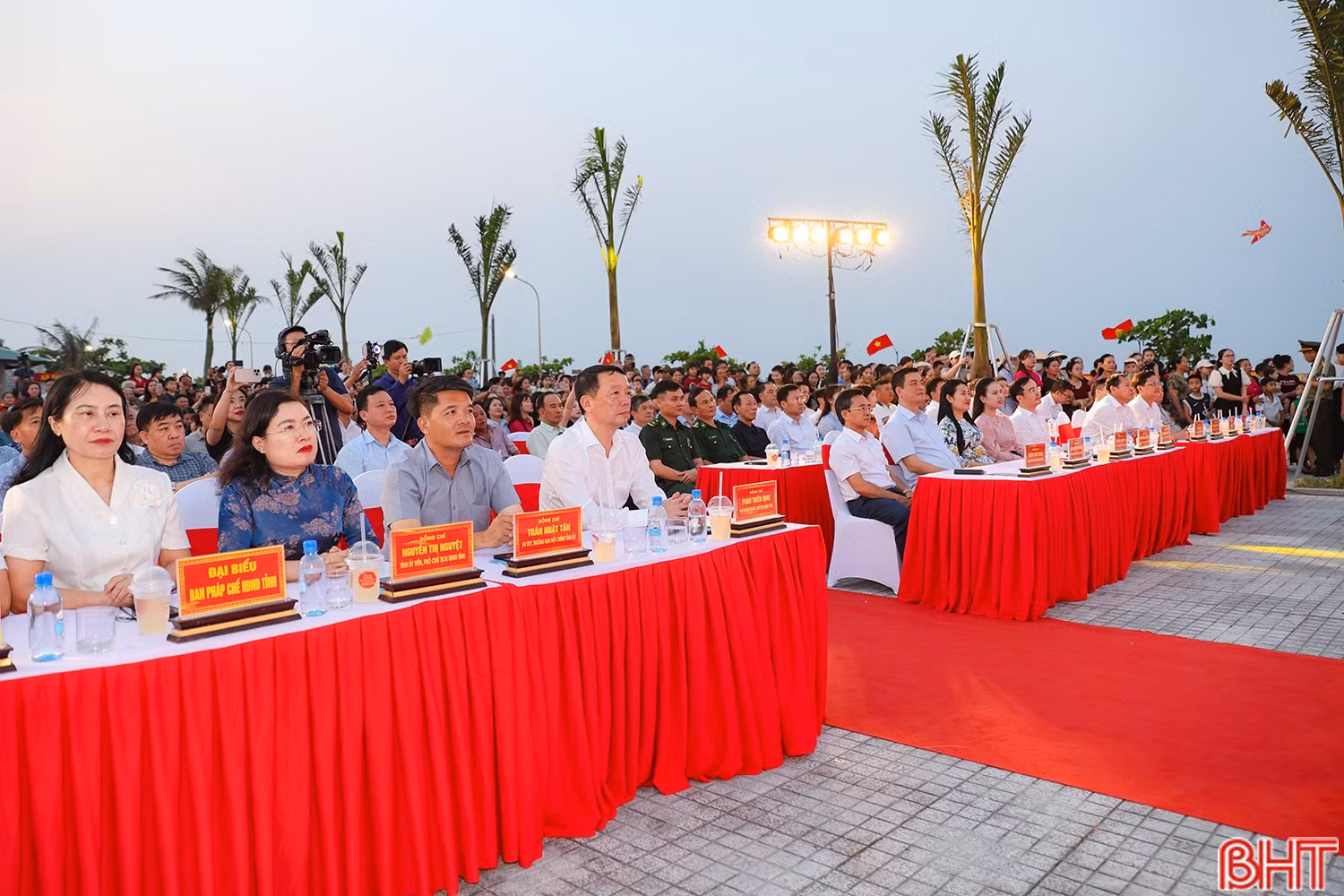 Khai trương du lịch biển Thạch Hải: Vang mãi biển ca - Xanh miền di sản