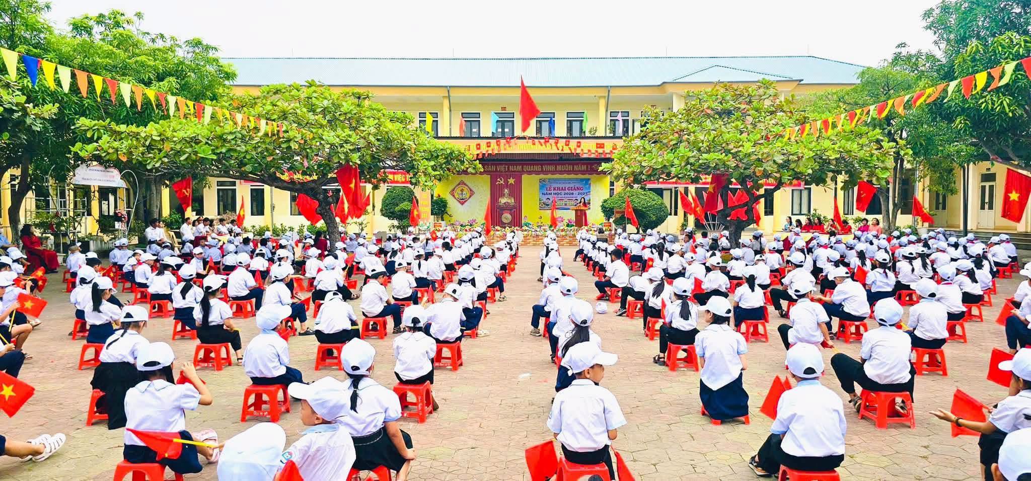 Xã Thạch Khê: Rộn ràng tiếng trống khai trường, ấm áp những phần quà tiếp sức học sinh