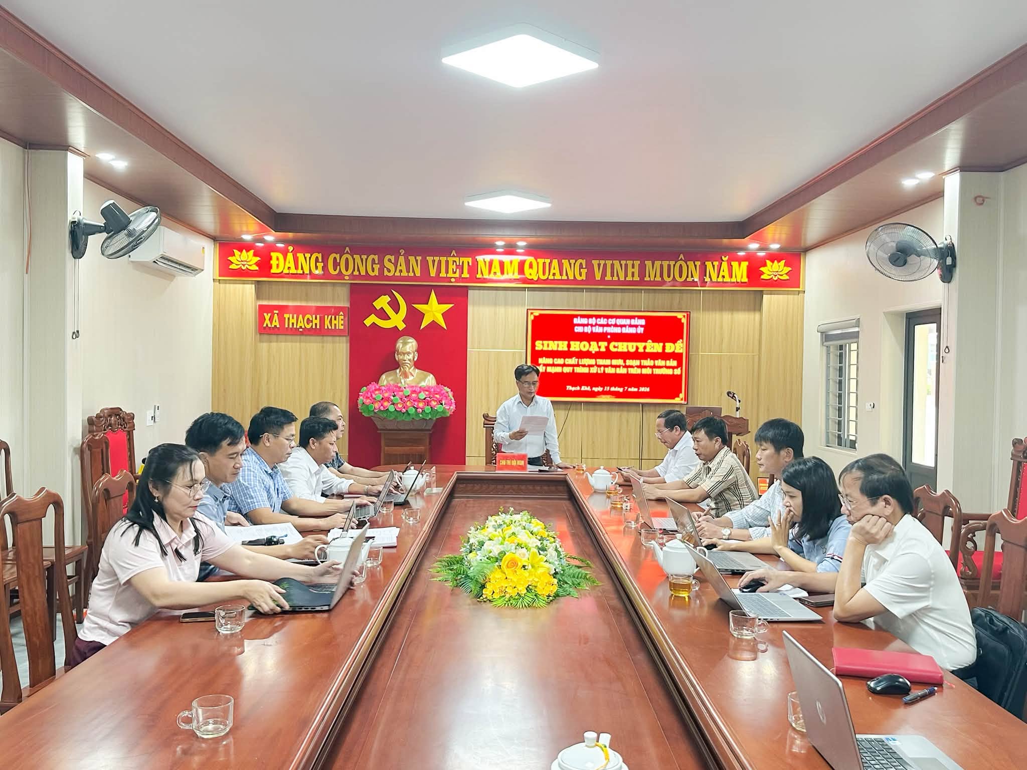 Nâng cao chất lượng tham mưu và chuyển đổi số trong xử lý văn bản Đảng tại Chi bộ Văn phòng Đảng ủy xã Thạch Khê