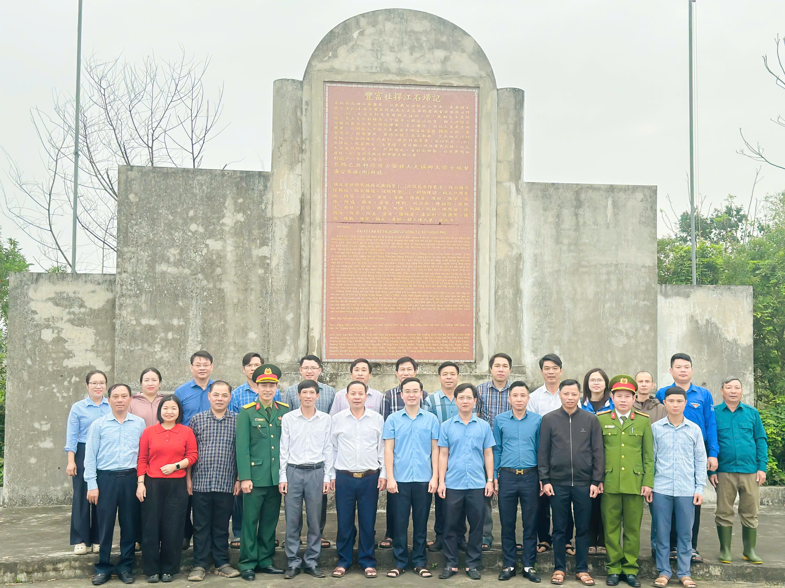 Đảng ủy - HĐND - UBND - UBMTTQ xã Thạch Khê tổ chức Lễ dâng hương tại Bia Quan Thượng 