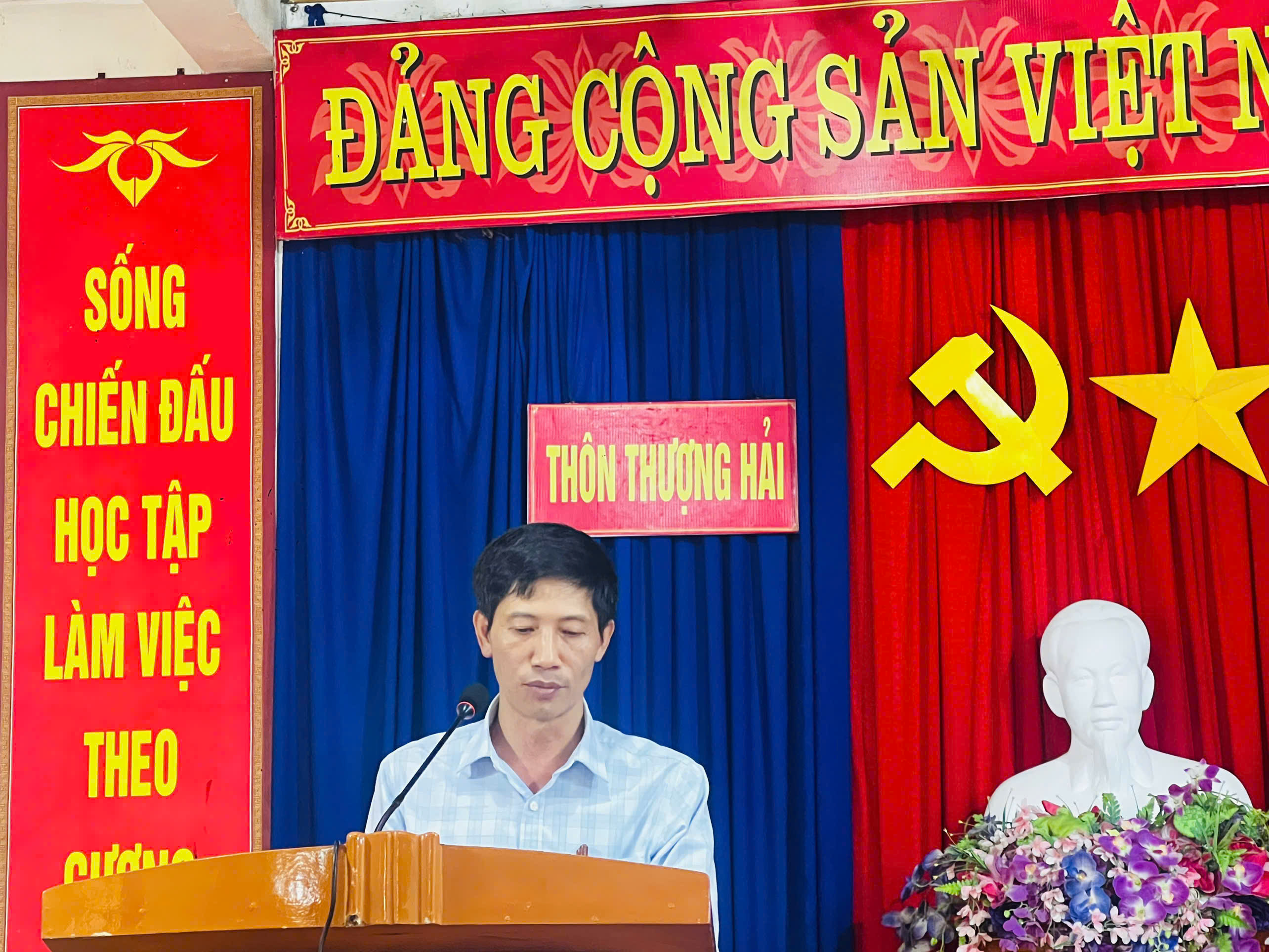 Đ/c Nguyễn Tiến Quý, UV BTV, Chủ nhiệm UBKT ĐU, Trưởng ban VH-XH HĐND xã thông tin một số nội dung của kỳ họp thứ nhất .