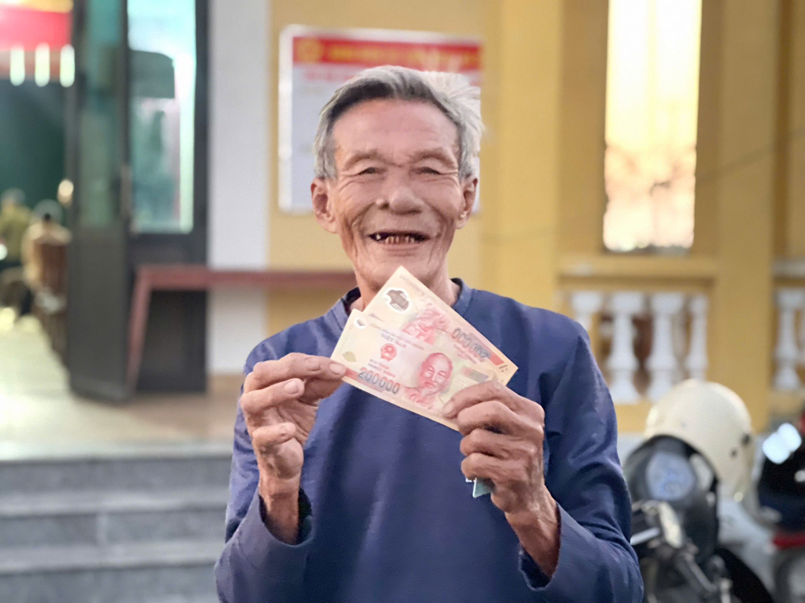 Thạch Khê cấp phát quà của Đảng và Nhà nước cho 1371 người  